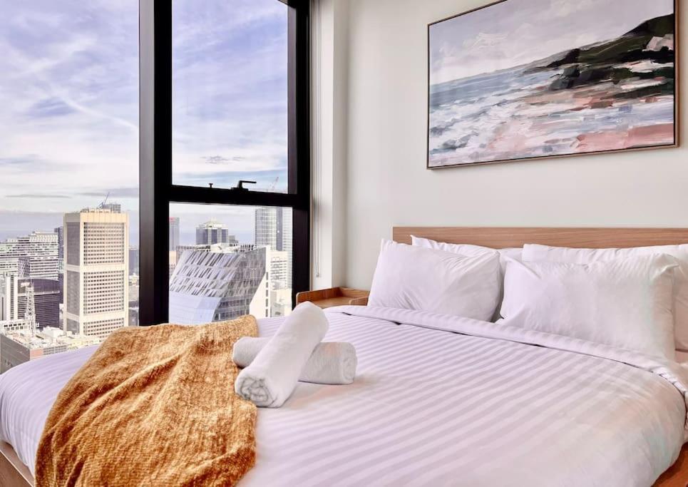 Sky High 2 Bedrooms *