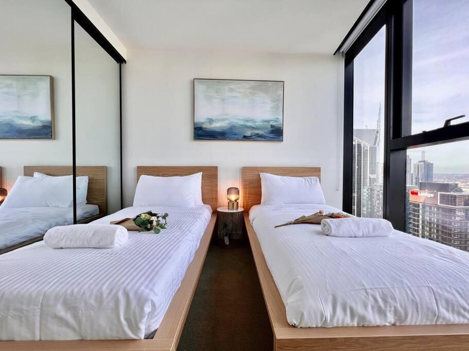 Sky High 2 Bedrooms Apartment