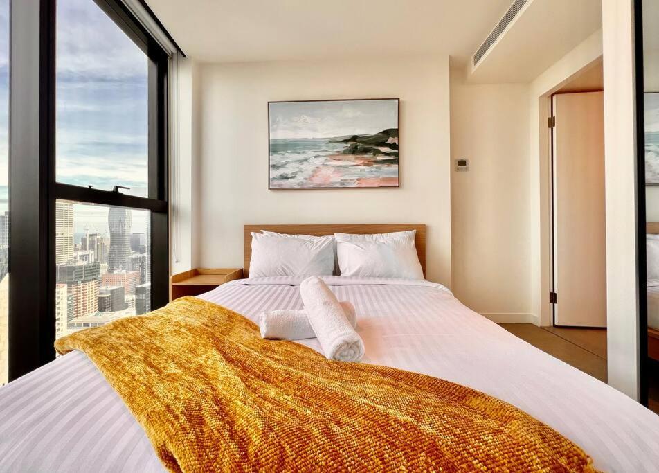 Sky High 2 Bedrooms *