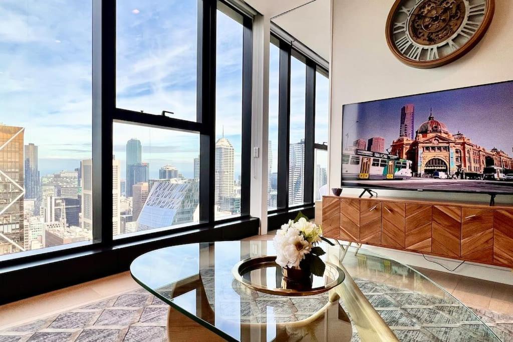 Sky High 2 Bedrooms *